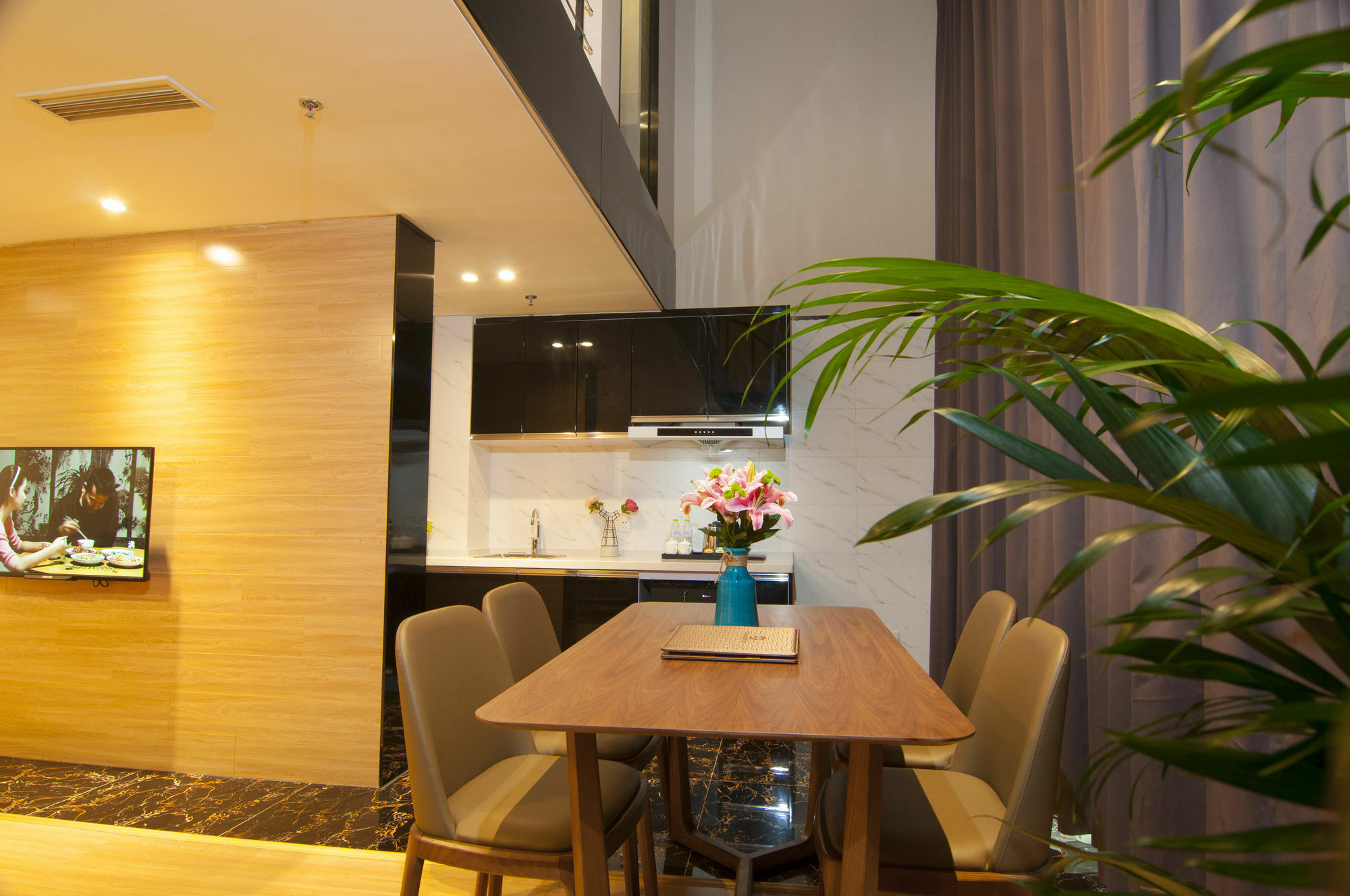 Home Plus Suite Hotel And Apartment 武漢市 エクステリア 写真